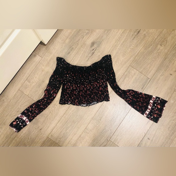 Gipsy Style Cropped Long Bell Sleeve Top. 🌺🌸 Floral Print. - Picture 1 of 5